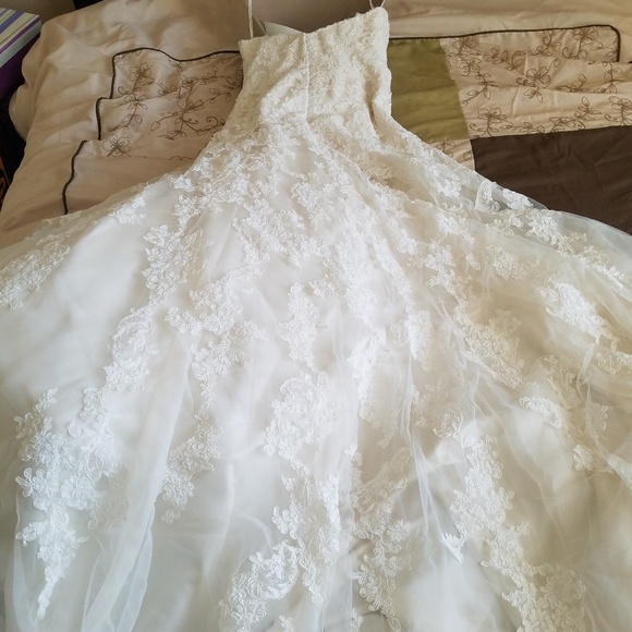 Essense of Australia Wedding Dress Style D1679 - Picture 4 of 8